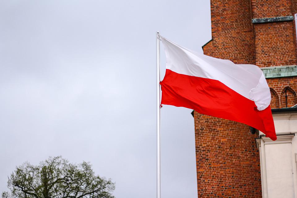 Критикуващ полското правителство съдия е възстановен на работа