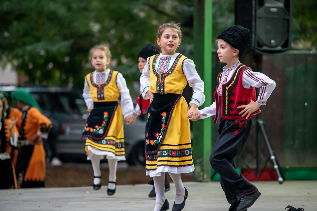 Децата на Пловдив изнасят концерт с ансамбъл „Тракия“ за първи юни