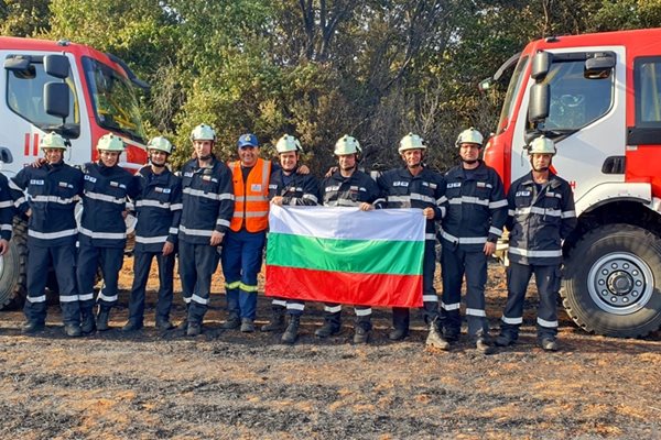 Български пожарникари помагат за гасенето на пожарите в Гърция. СНИМКА: ПБЗН