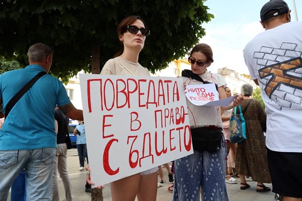 Националният протест под надслов "Няма да мълчим. Стоп на геноцида над жените! Добре ли спите, съдия Коева?" в София СНИМКА: Георги Кюрпанов-Генк