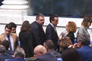 Росен Желязков наредил гости в парламента да идват само по време на контрол