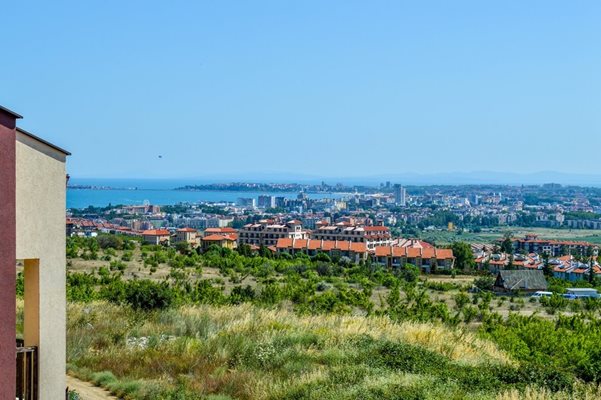 От Тънково се разкрива прекрасна гледка към Несебърския залив.