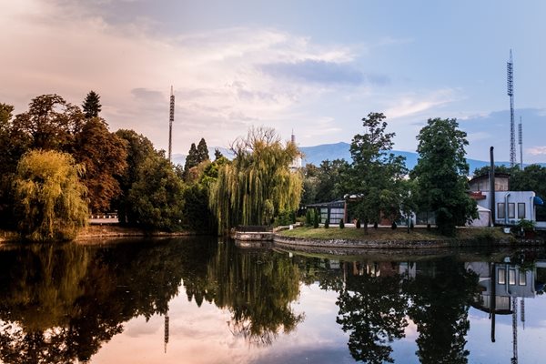 Езерото Ариана е едно от емблематичните за столицата места.