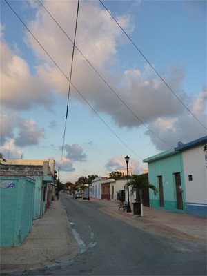 В единствения урбанистичен център на острова – градчето Сан Мигел, няма кой знае какви забележителности, но приятни ресторанти и крайбрежни барове не липсват.