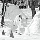 Неособено високият скиор сякаш се превръща във великан, когато преследва победата на пистата.