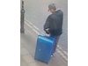 Публикуваха снимка, на която терористът от Манчестър носи син куфар на колелца