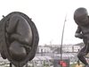 Гигантски скулптури от Деймиън Хърст красят болница в Катар (Видео)