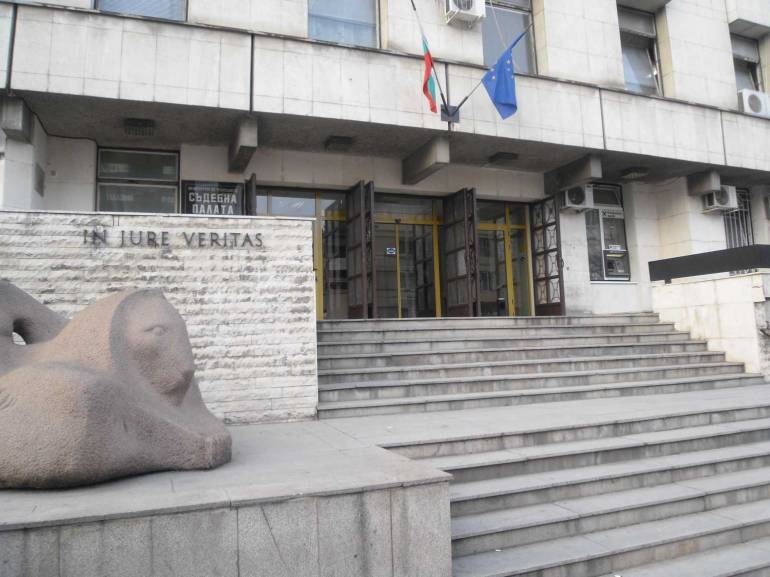 Адвокатка и съдебен лекар пак на съд за данъчни престъпления в Габрово