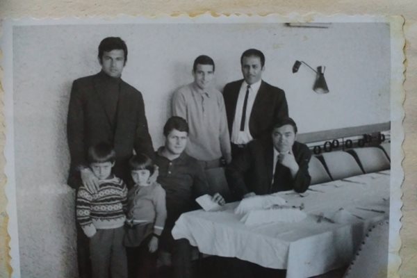 Гунди и до него Димитър Пенев. Двама от стълбовете в националния отбор през 60-те.