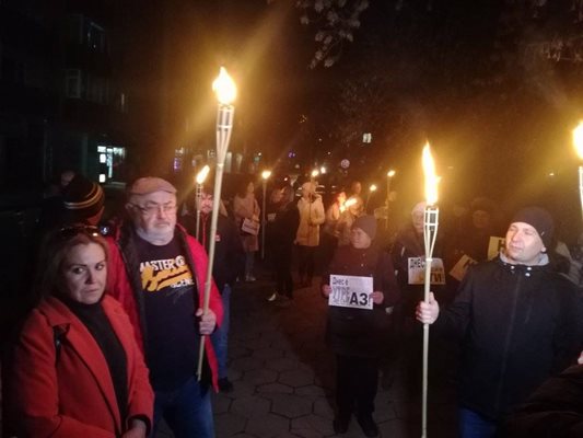 Факелно шествие срещу насилието над жени
СНИМКА: Тони Маскръчка