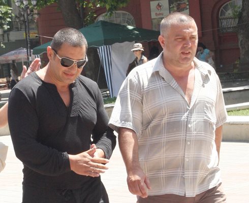 Радослав Калчев (вляво) е осъждан три пъти за дрога.