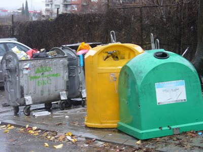 Near these containers, next to block 26 of the Tri Chuchura district of Stara Zagora, a plastic bag was found with both hands, but without the palms.

