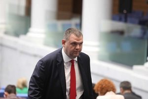 Делян Пеевски: Асен Василев да преосмисли модела си на взаимодействие с парламента