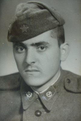 Убитият редник Никола Бояджийски като войник. Той бил разстрелян на именния си ден през 1967 г. СНИМКИ: Личен архив и авторът
