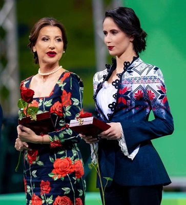 Илияна Раева и Невяна Владинова, която беше посланик на световнот опървенство в София. СНИМКА: АННА НЕДКОВА, БФХГ