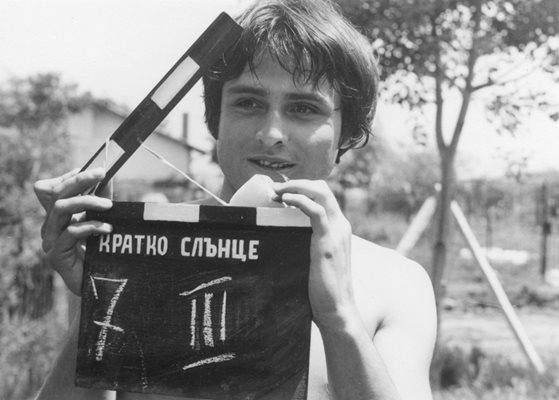 Вихър Стойчев е още студент, когато се снима в “Кратко слънце”.