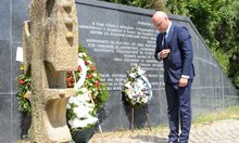 Министър Славов и заместниците му почетоха жертвите на тоталитарните режими