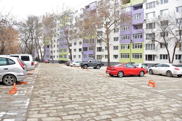 Отдаването на места за паркиране пред блока ще става по нов ред.