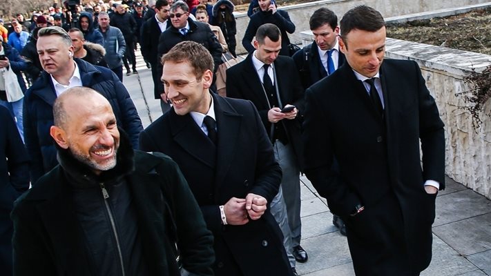 Гадателката на Берлускони - Теодора Стефанова: Иде новото начало! Бербатов и Стилиян ще управляват БФС