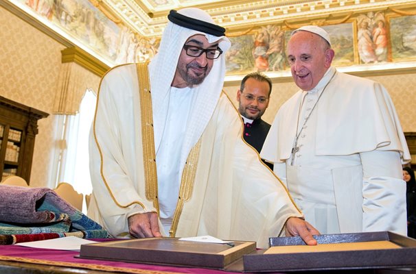 Бен Зайед с папа Франциск по време на посещението на светия отец в ОАЕ