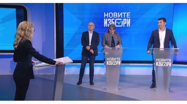 Мария Цънцарова, Томислав Дончев, Деница Сачева и Кирил Петков спорят в началото на дебата
Кадър: бТВ