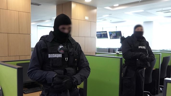 Полицаи от ГДБОП
