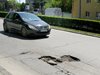 Шофьор хлътна в дупка в Пловдив и отнесе 200 лева глоба
