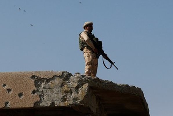 Министърът на отбраната на САЩ заяви, че Америка ще продължи да осигурява оръжие на сирийските кюрдски бойци и след битката за отвоюване на Ракка от "Ислямска държава"  СНИМКА : Ройтерс, Архив