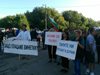 Десетки жители на община Полски Тръмбеш блокираха кръстовище заради лоши пътища (Снимки)