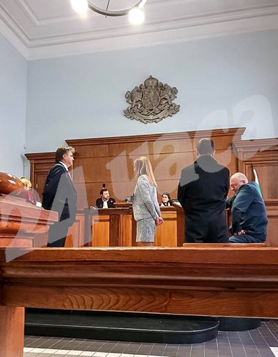 Димитър Узунов очи в очи с Люба Петрова по време заседанието в Софийския апелативен съд вчера.