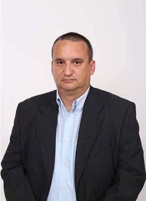 На първа инстанция Административният съд в Сливен отхвърли решението на бившия областен управител Минчо Афузов, с което бе спряно решение на местния парламент за изграждане на фотоволтоична централа за нуждите на общината.