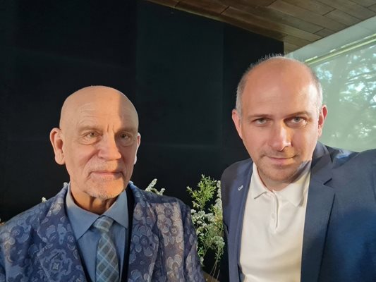 Актьорът Джон Малкович и директорът на Народния театър Васил Василев