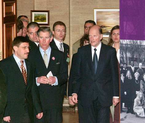 Максим Бехар посреща принц Чарлз и цар Симеон на Българския форум на бизнес лидерите. Годината е 2003-а.