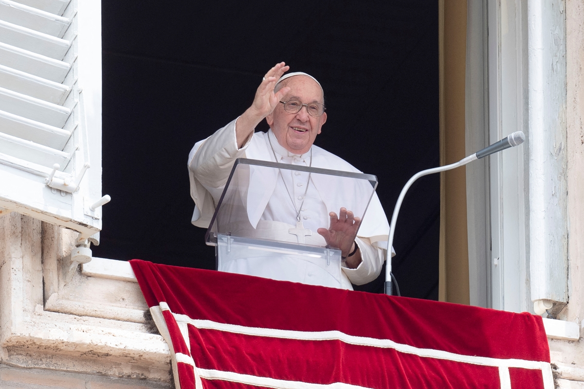 Папа Франциск е приет в болница за преглед
