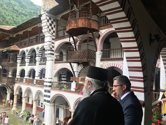 Министър Нанков посети Рилския манастир на големия християнски празник Успение на Св.Иван Рилски. Снимки МРРБ