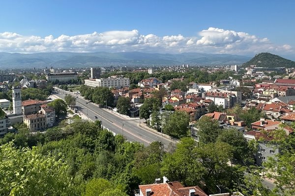 Синоптиците прогнозират слънчево време в Пловдив днес.