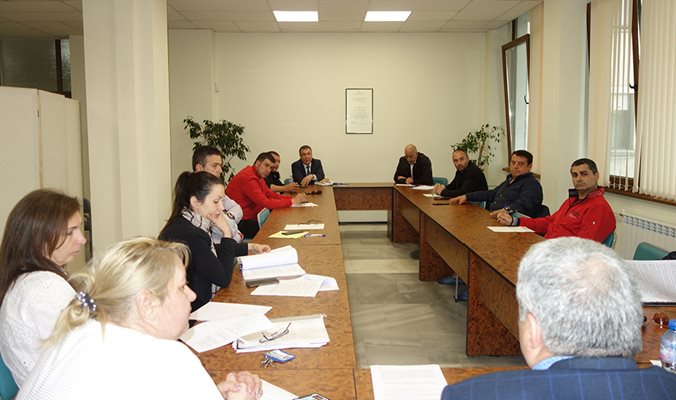 Кметът Николай Димитров обсъди с председателите на групи в общинския съвет мерките в подкрепа на бизнеса и гражданите.