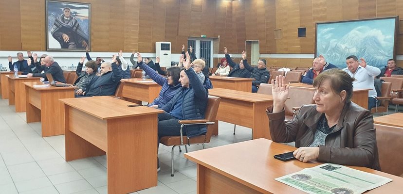 Общинските съветници от Карлово гласуваха отпускането на средствата за пострадалите от наводнението в Богдан, Каравелово и Слатина.
