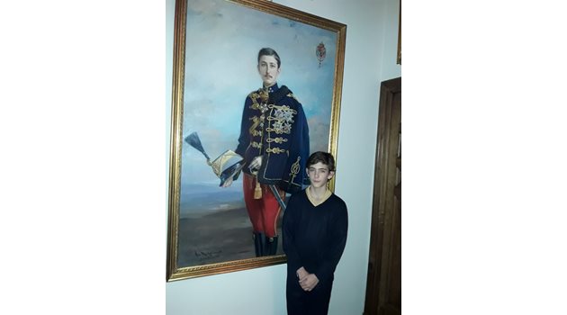 Най-малкият син на княз Кубрат Тирсо много прилича на цар Борис III като млад, затова на рождения си ден на 3 юни тази година той се е снимал пред портрета на прадядо си в дома на Симеон в Мадрид.