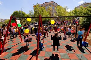 Нова детска площадка откриха във великотърновския квартал „Бузлуджа"