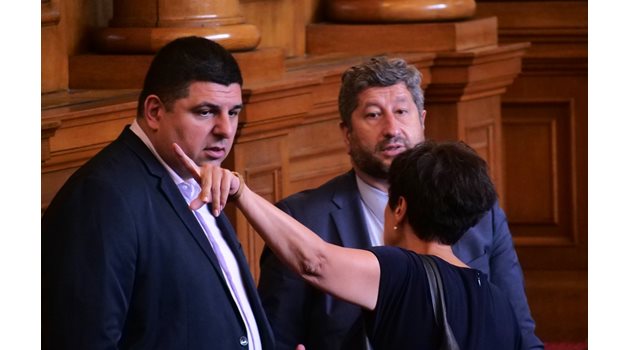 Христо Иванов, Ивайло Мирчев и Антоанета Цонева бяха обвинени в недемократично ръководене на “Да, България”.