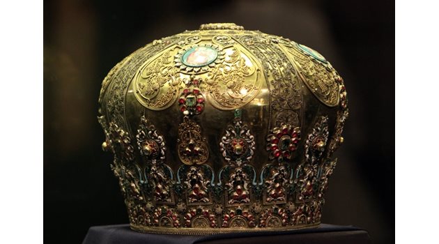 Короната на българските охридски архиепископи, пазена в София