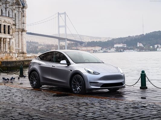 Според прогнозите цената на Tesla Model Y  може да падне до 7000 евро. СНИМКИ: ПРОИЗВОДИТЕЛИТЕ