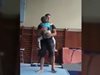 Момченце с мускулна атрофия спечели състезание по гимнастика (Видео)