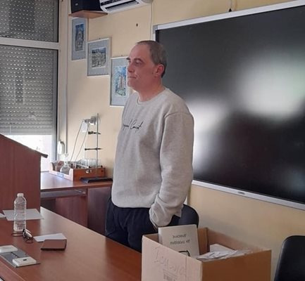 Николай Телаллов през 2022 г. в плевенското училище СУ "Иван Вазов" СНИМКА: Официален профил на автора