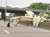 Самолет се разби на магистрала край Париж, има загинали (Видео)