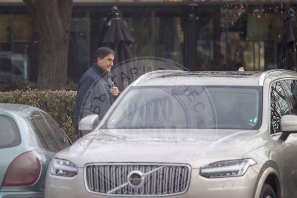 Маринов не може да се нарадва на колата си