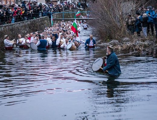 Момент от ритуала в Калофер