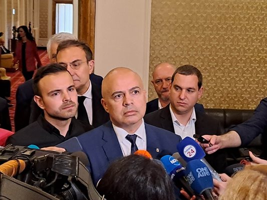 Георги Свиленски от БСП поиска Борисов сам да си даде имунитета, иначе социалистите щели да гласуват за свалянето му