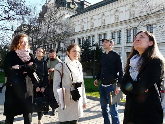 Вамберг, Лиза Мюлер и екип от български проектанти на работна разходка в центъра на столицата.